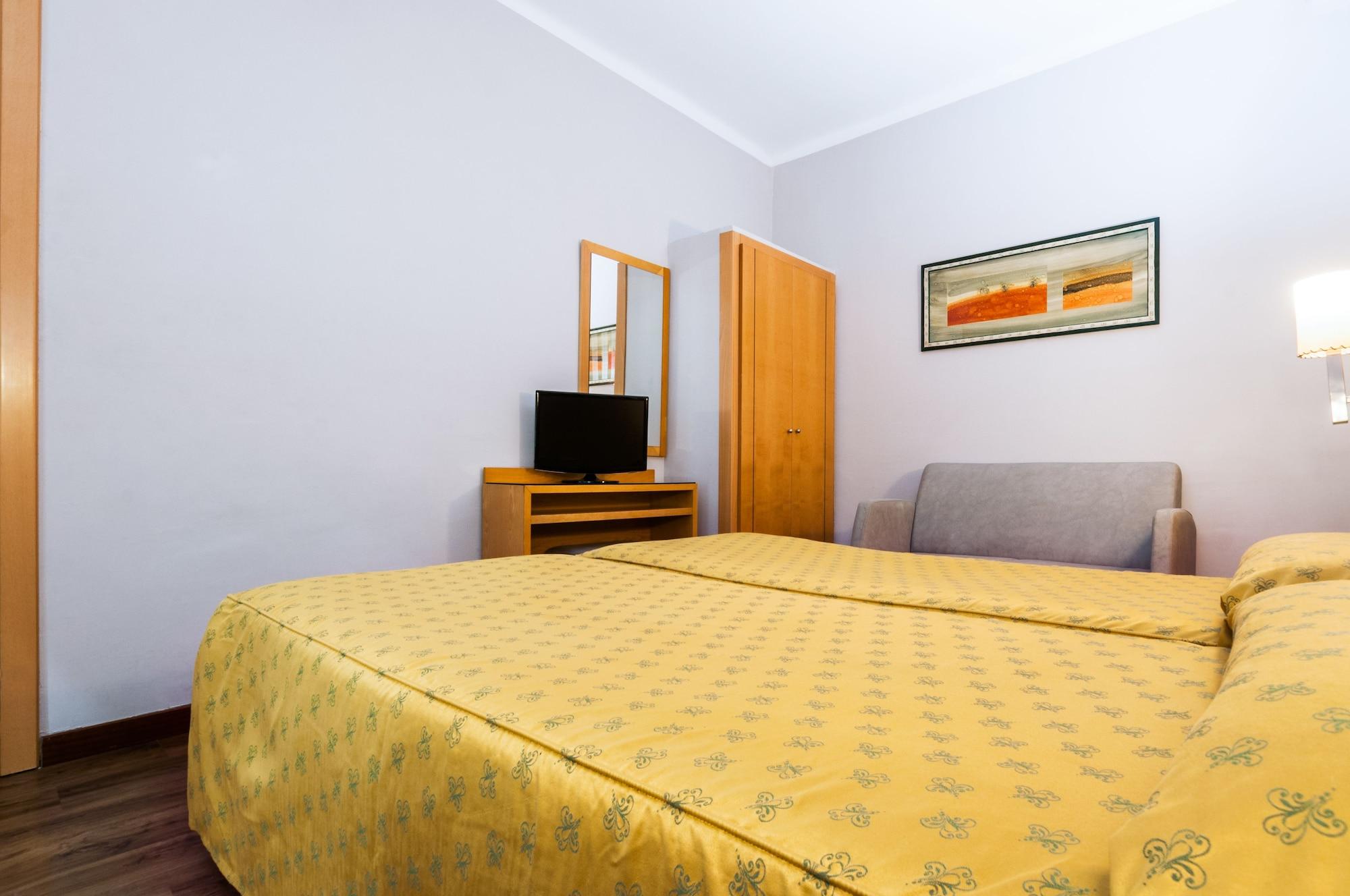 Hotel Lyon Барселона Экстерьер фото