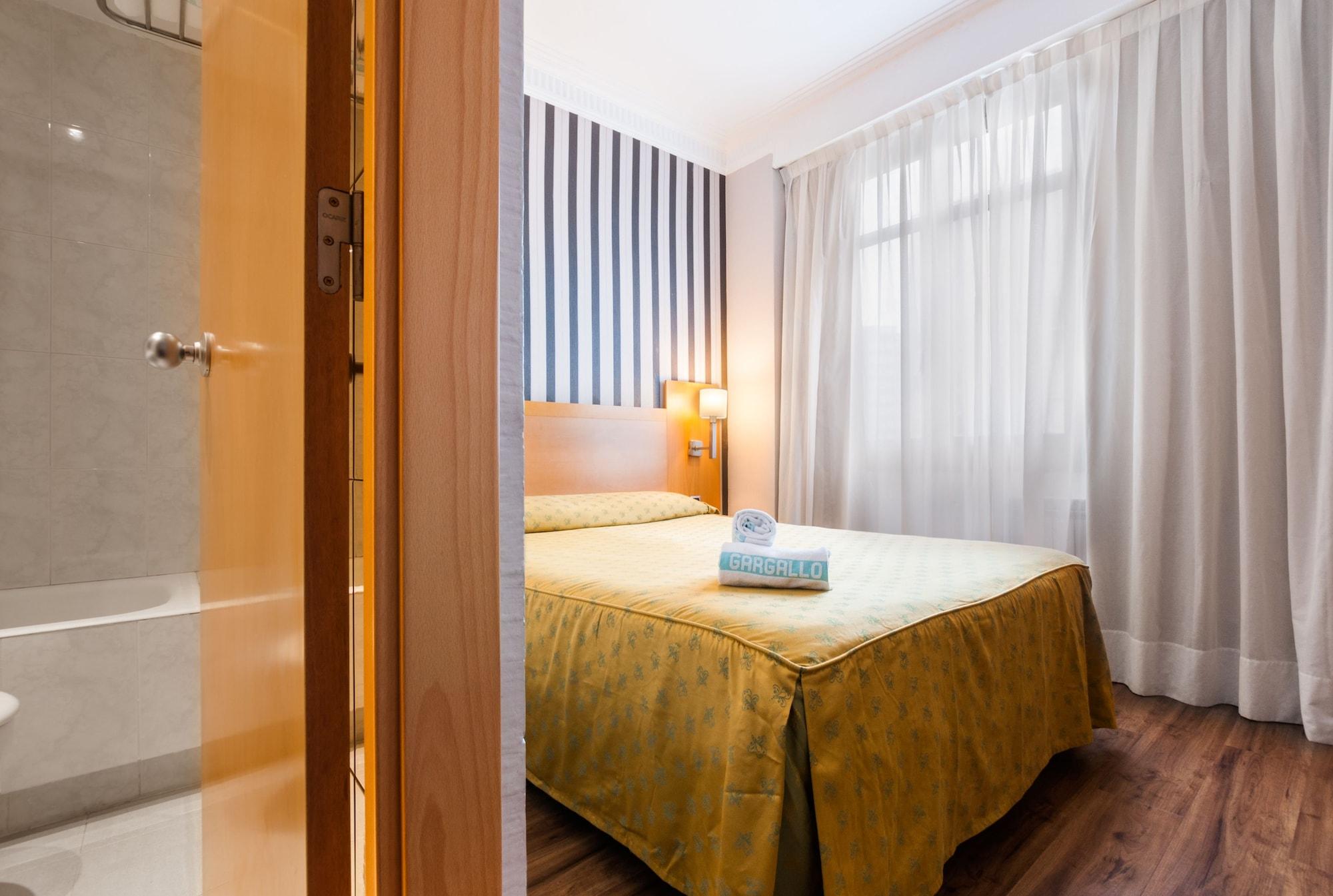 Hotel Lyon Барселона Экстерьер фото