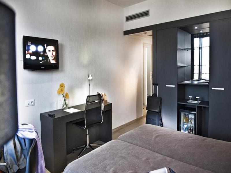 Hotel Lyon Барселона Экстерьер фото
