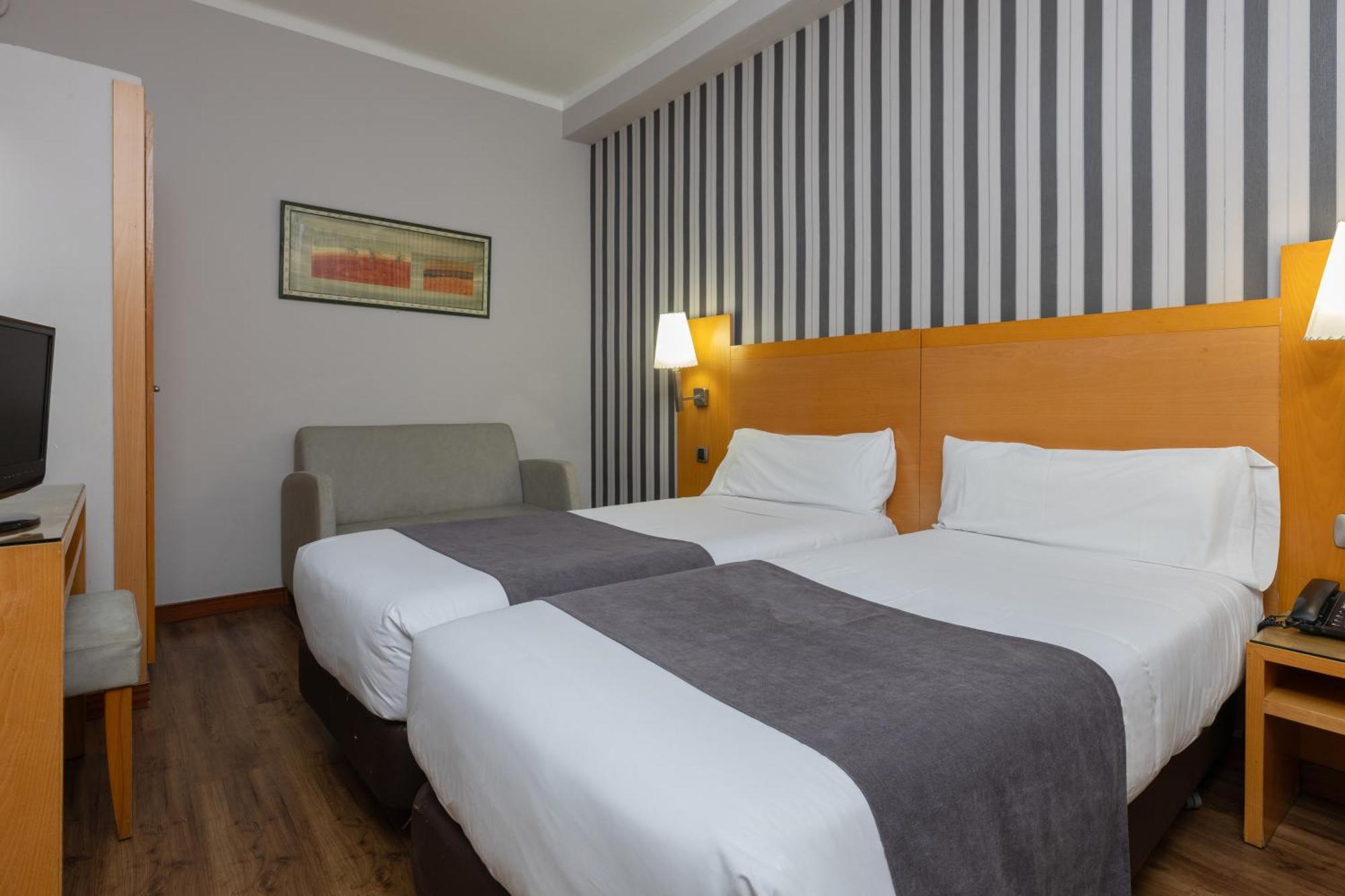 Hotel Lyon Барселона Экстерьер фото