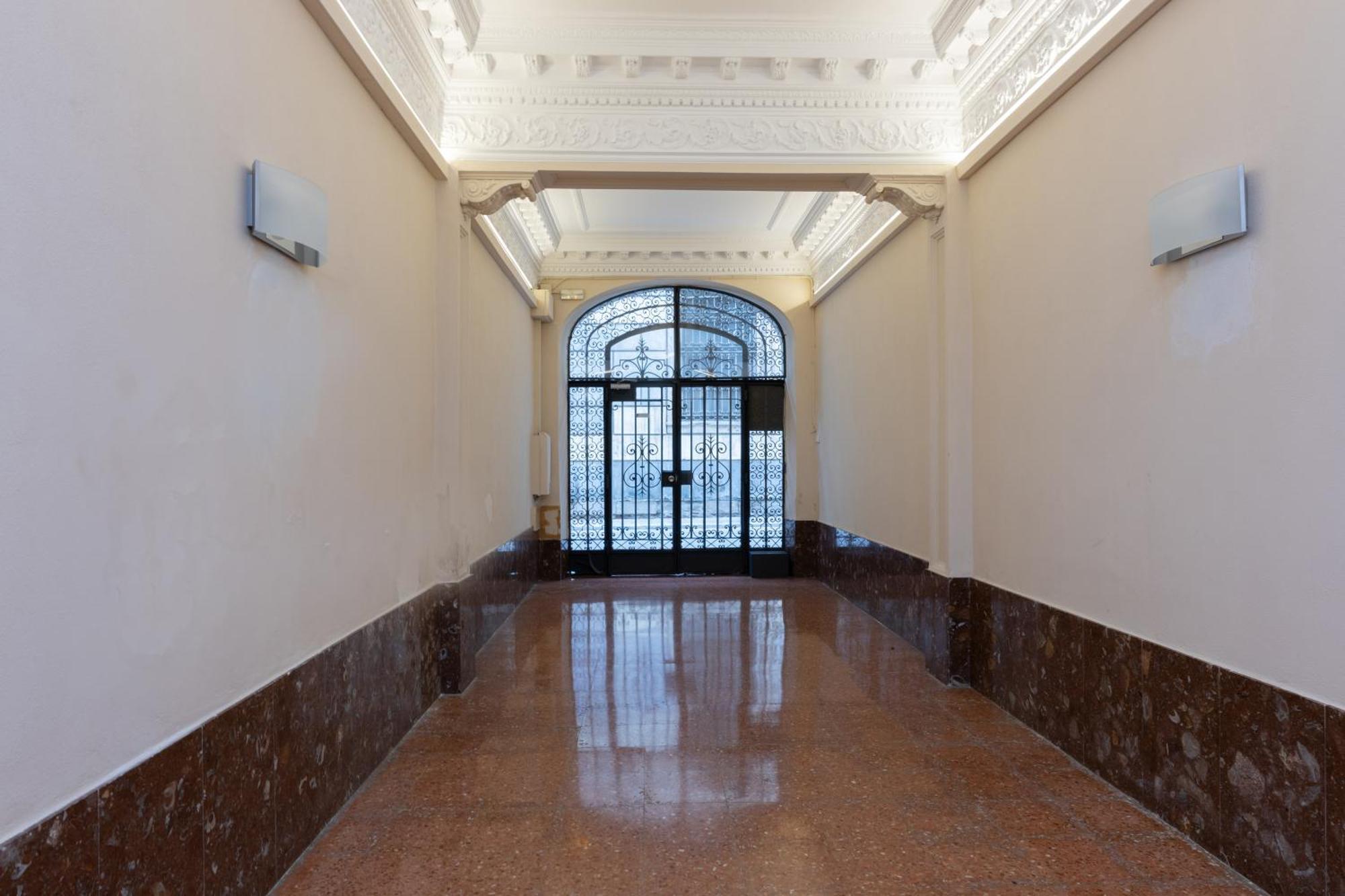 Hotel Lyon Барселона Экстерьер фото