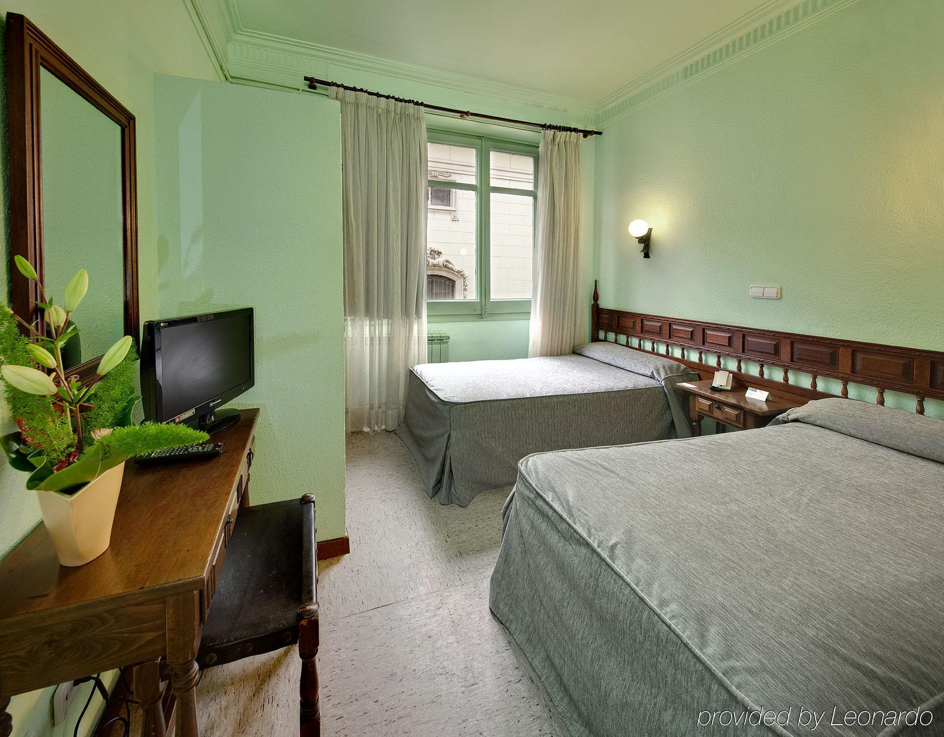Hotel Lyon Барселона Номер фото