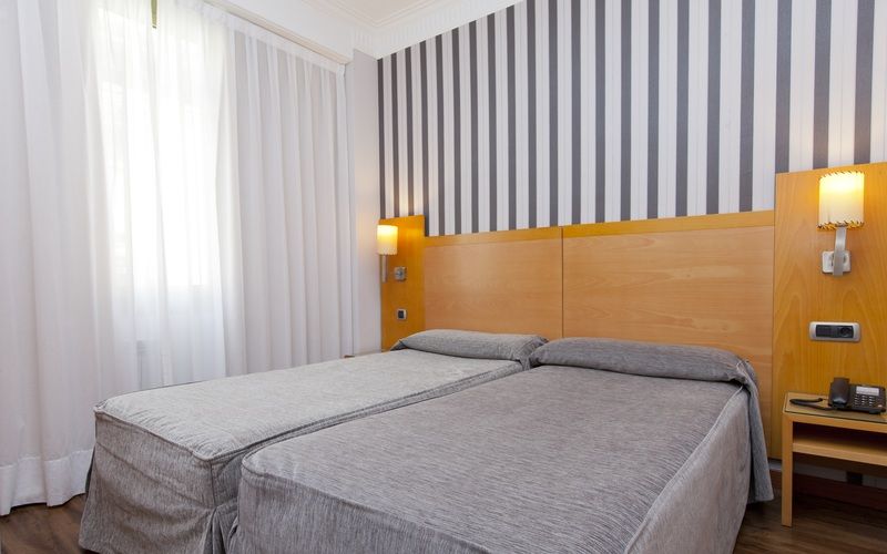 Hotel Lyon Барселона Экстерьер фото